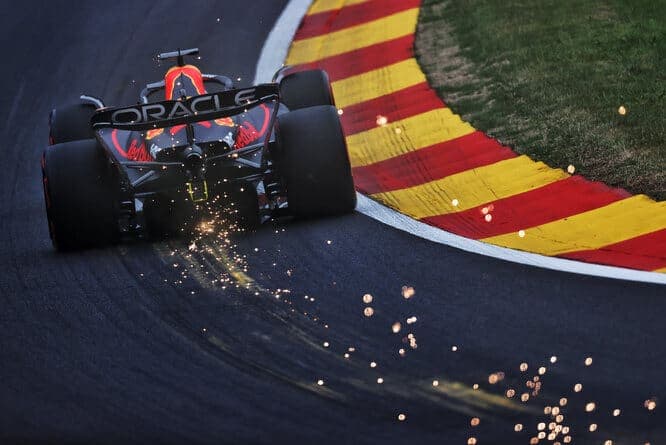 GP Belgio: Verstappen il più veloce ma la pole è di Sainz!