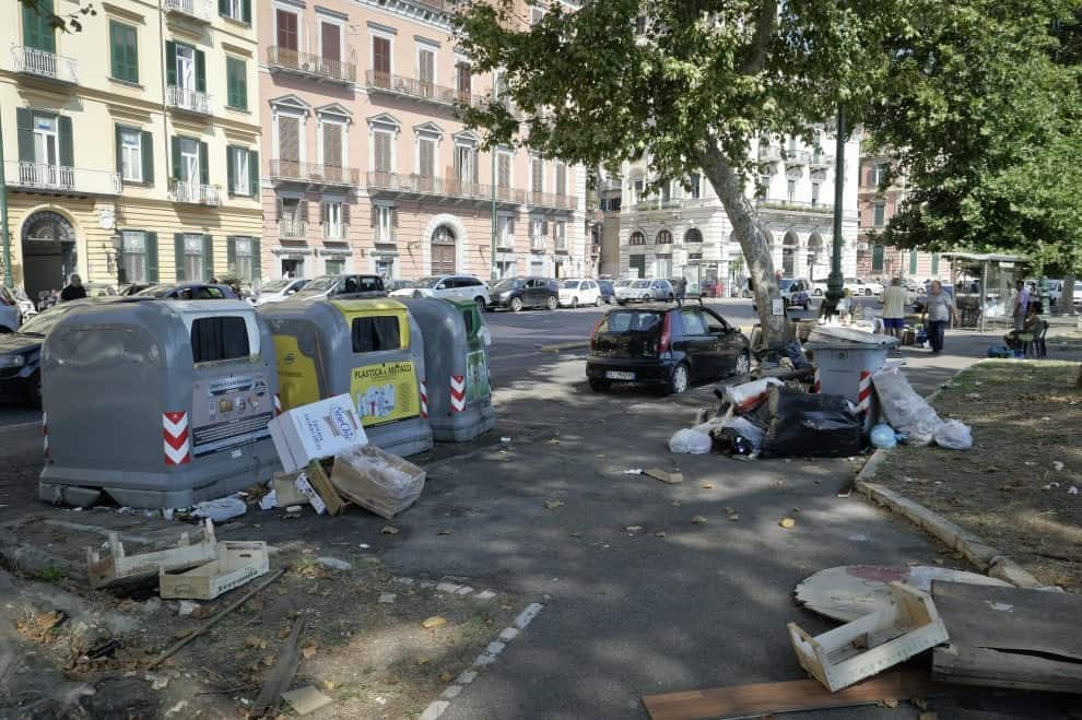 Lungomare di Napoli nel degrado, Borrelli: "Il Comune intervenga"