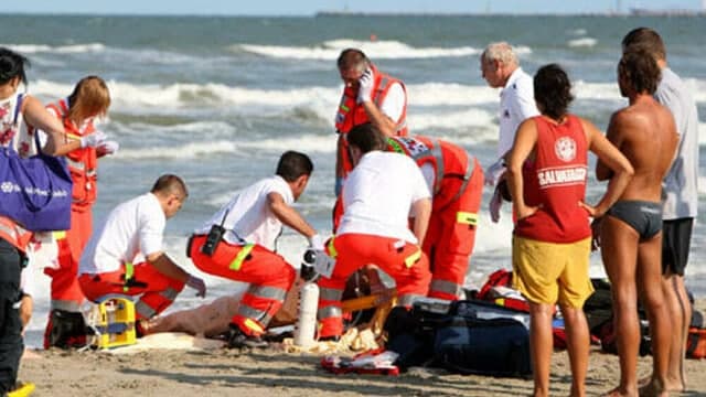 Ischitella, tragedia in mare: padre muore per salvare i suoi figli