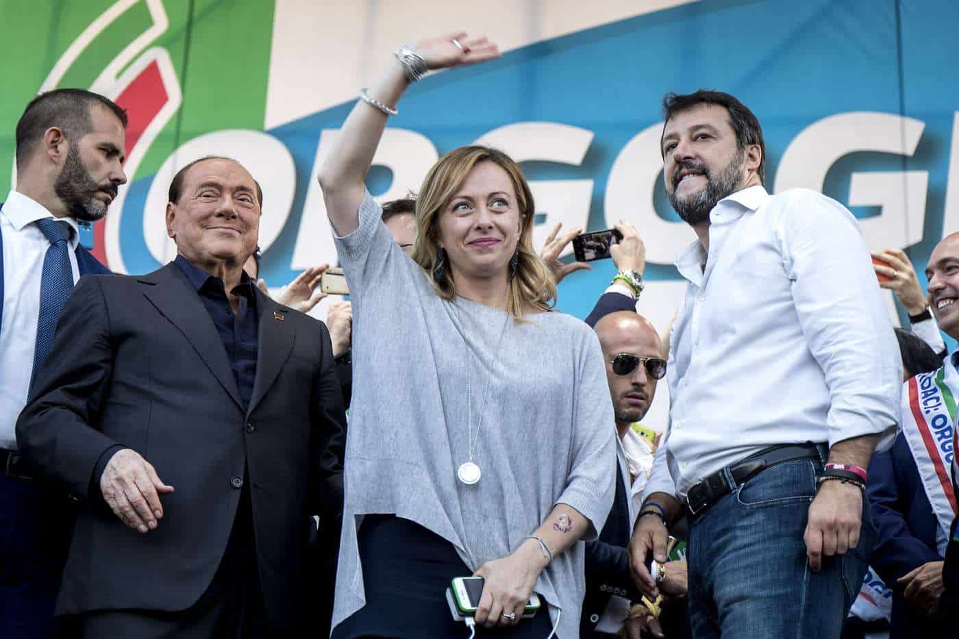Elezioni: centrodestra in testa, astensionismo record