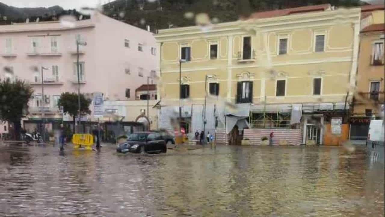 (VIDEO) Alluvione a Formia, l'allerta: "evitare ogni spostamento"