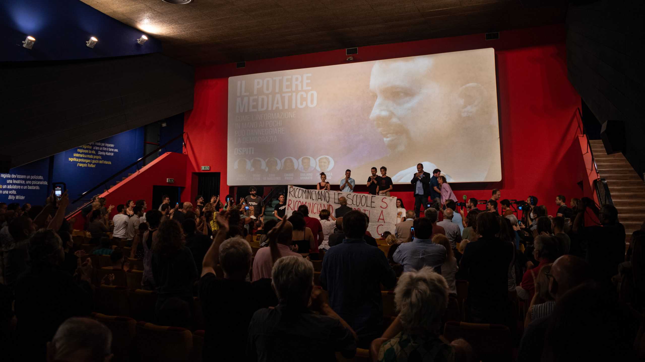 Media e potere: al Modernissimo di Napoli l'incontro con Pablo Iglesias