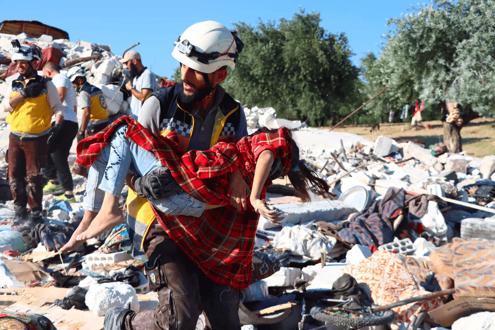 INTERVISTA. Ismail Abdullah, volontario dei White Helmets in Siria: "Bombardamenti e uccisioni continuano"