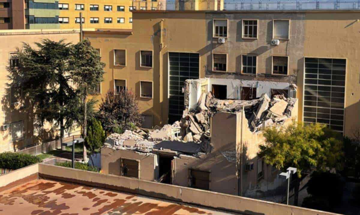 Le nostre Università cadono a pezzi, ma noi preferiamo armarci