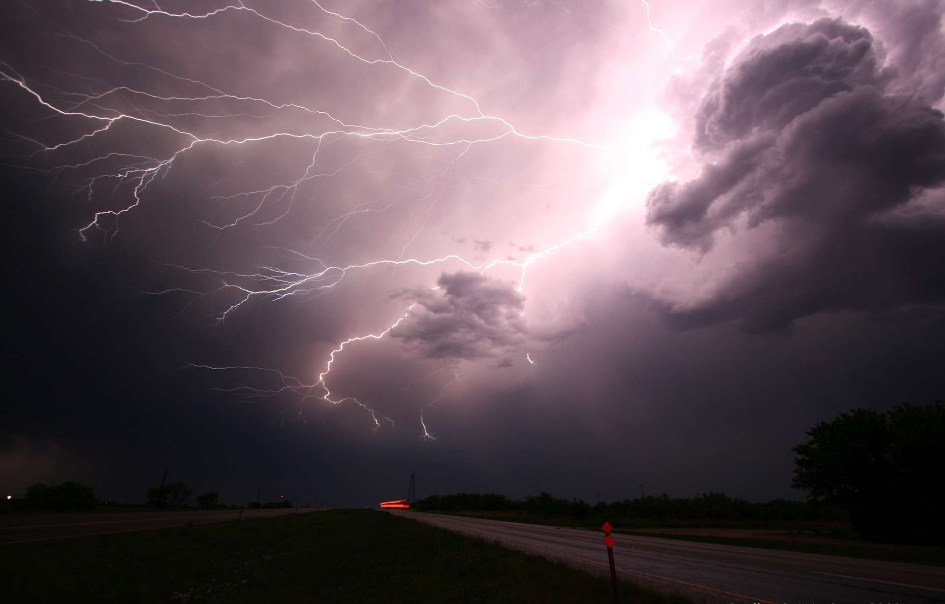 Campania, allerta meteo gialla fino alle 22:00