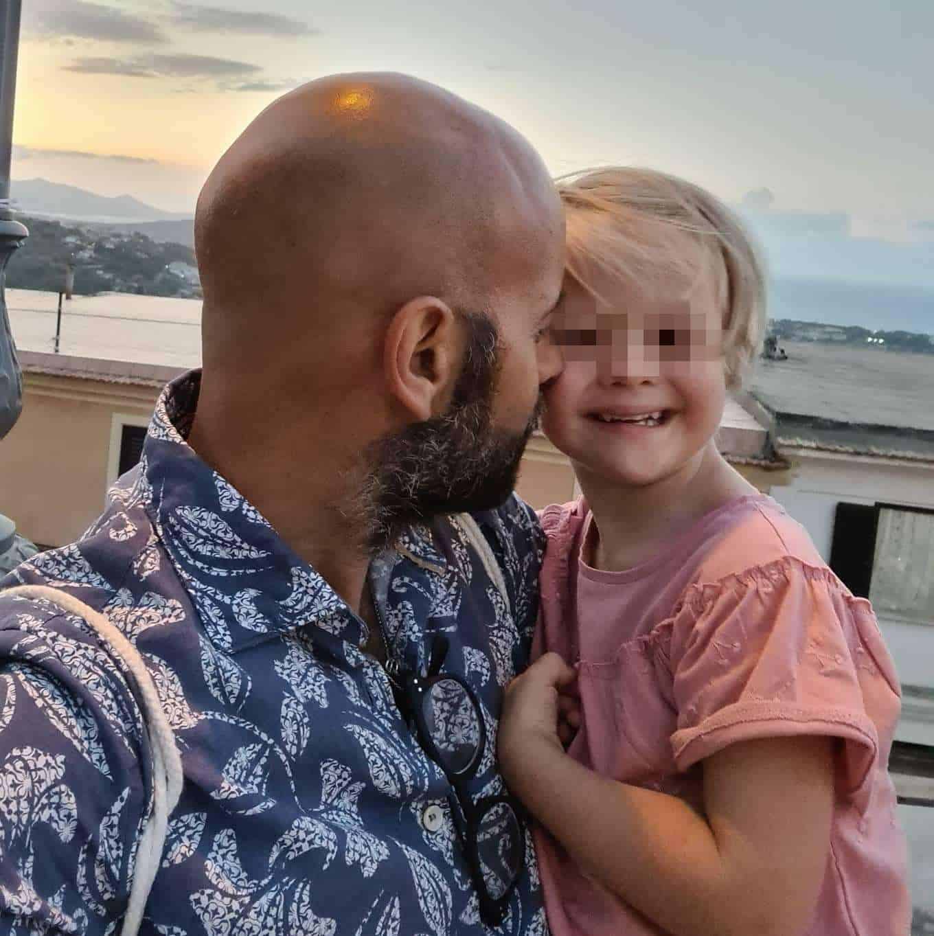 La storia di Luca Trapanese e la figlia Alba diventa un film: "Nata per te"