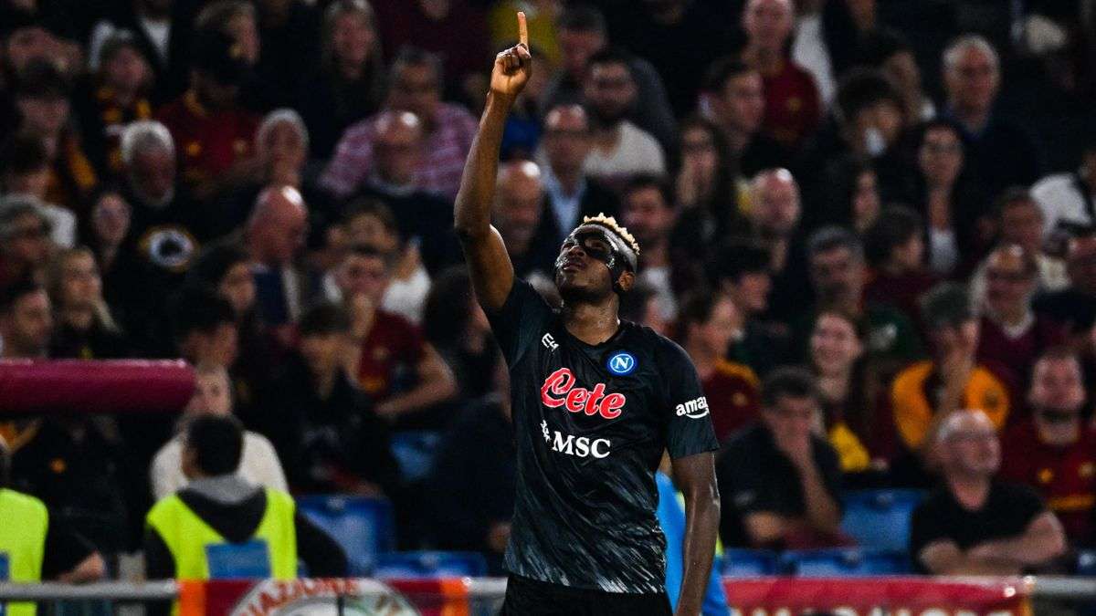 Serie A: il Napoli batte la Roma e resta in vetta