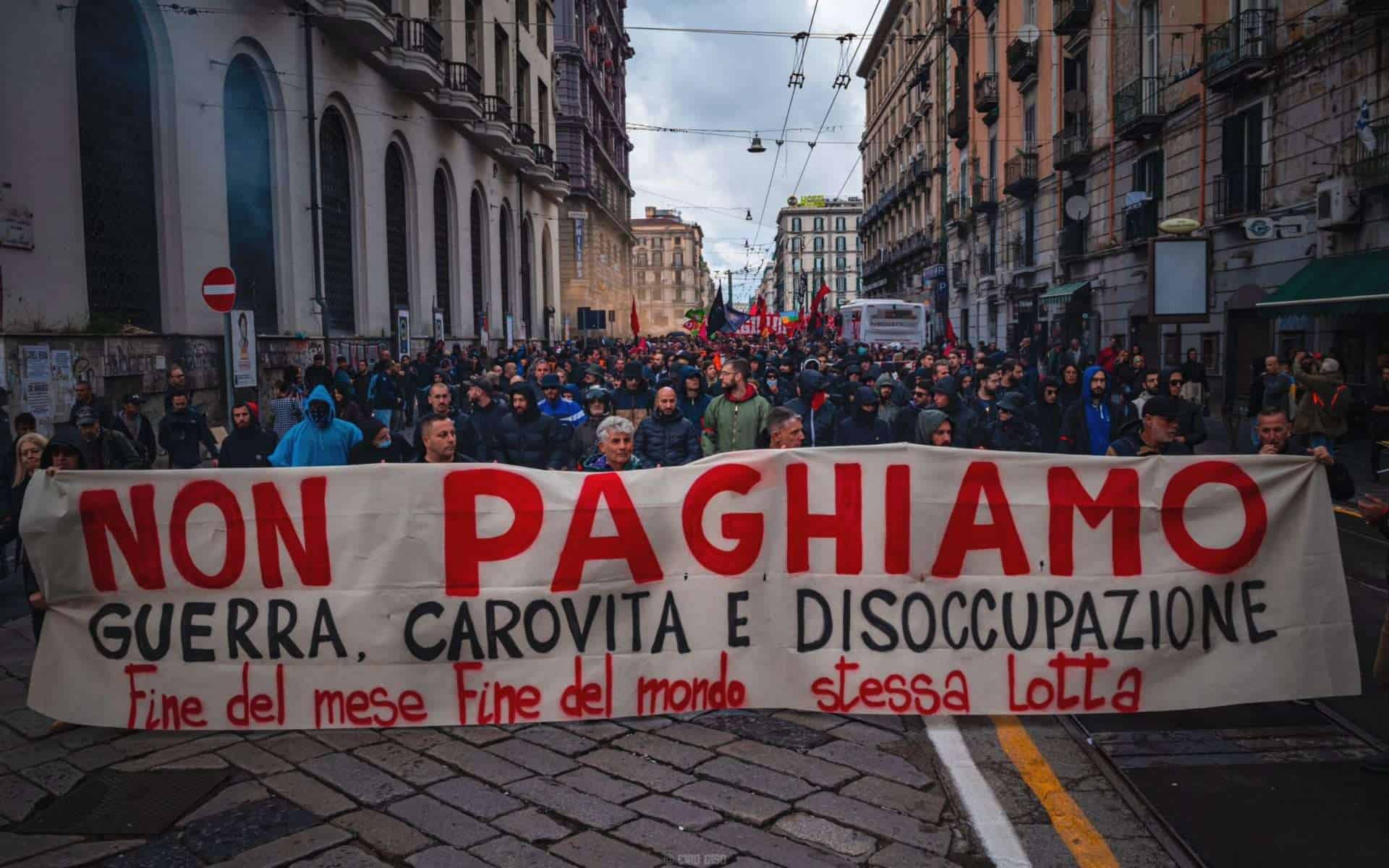 Cosa ci facevano 20mila persone in piazza a Napoli lo scorso sabato?