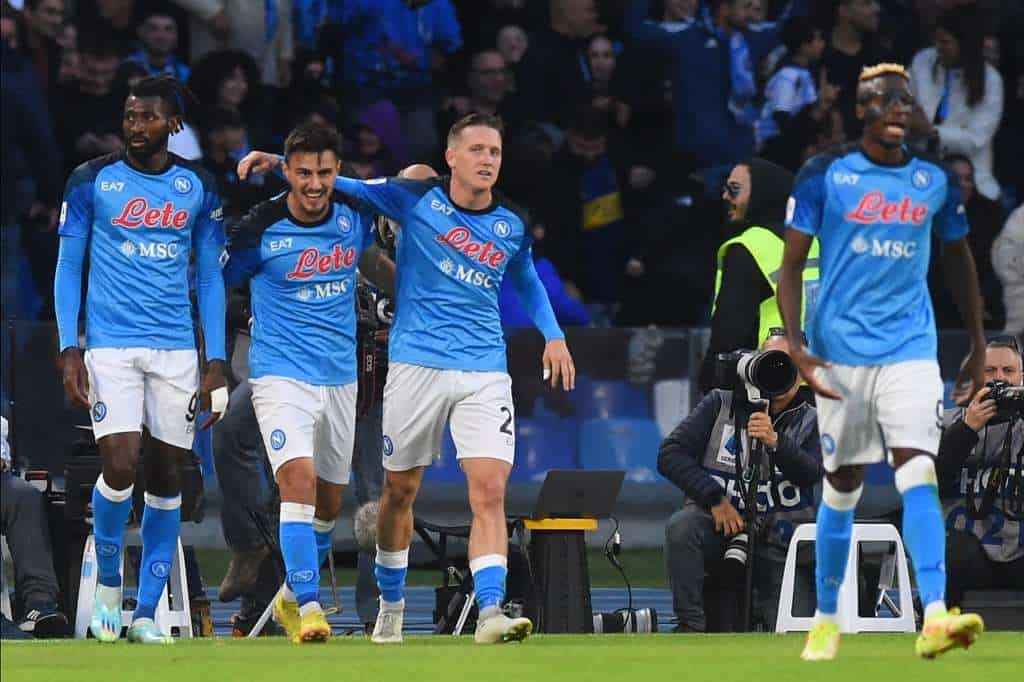 Il Napoli batte l'Udinese e fa battere il cuore ai tifosi negli ultimi minuti