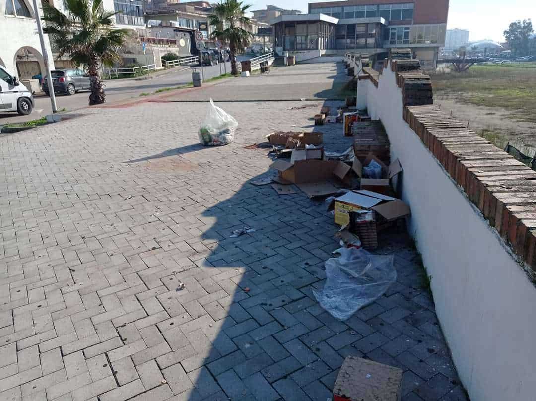 Castel Volturno, disagio post Capodanno: residui di botti ancora per le strade