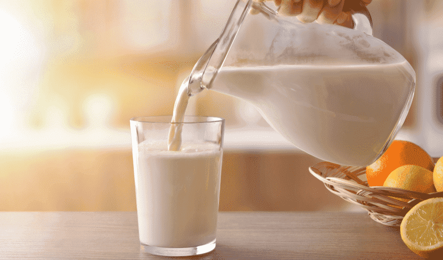 Il caro prezzi colpisce anche il latte: le cause della sua crisi