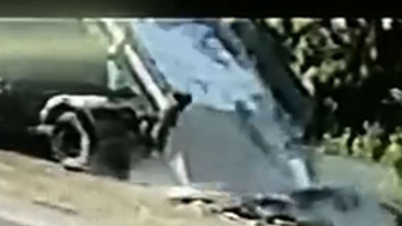 Aversa, rifiuti depositati per strada: beccato dalle telecamere