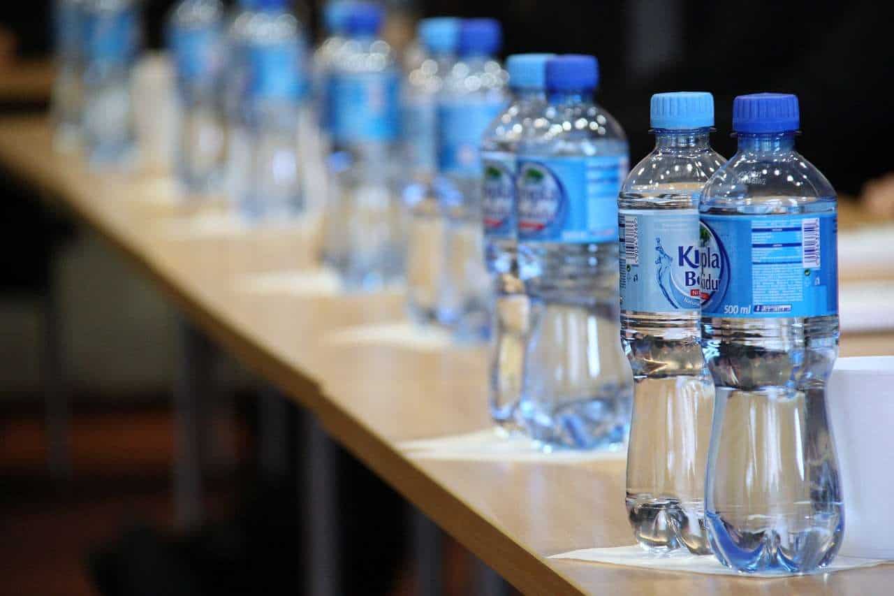 L'Inghilterra annuncia l'abolizione di plastica monouso per gli alimenti