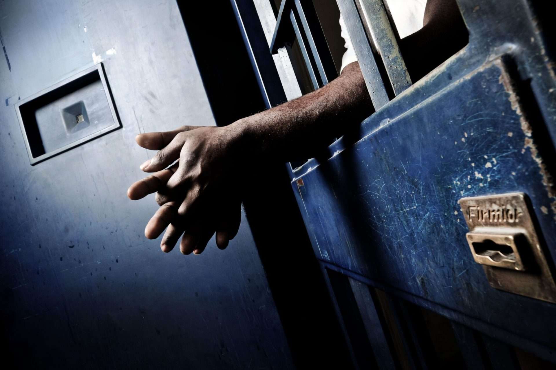 Ennesimo suicidio in carcere: un detenuto si strappa la vita a Benevento. È il quinto in Campania dall'inizio del 2026