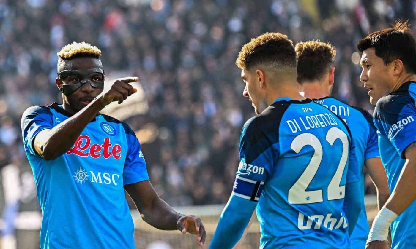 Il Napoli batte lo Spezia e continua a volare