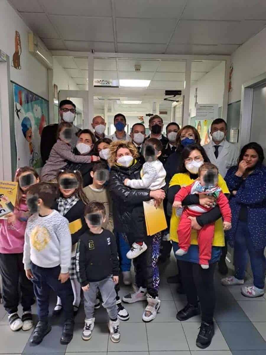 Aversa, in pediatria i regali li consegna il cane anti-droga dei carabinieri