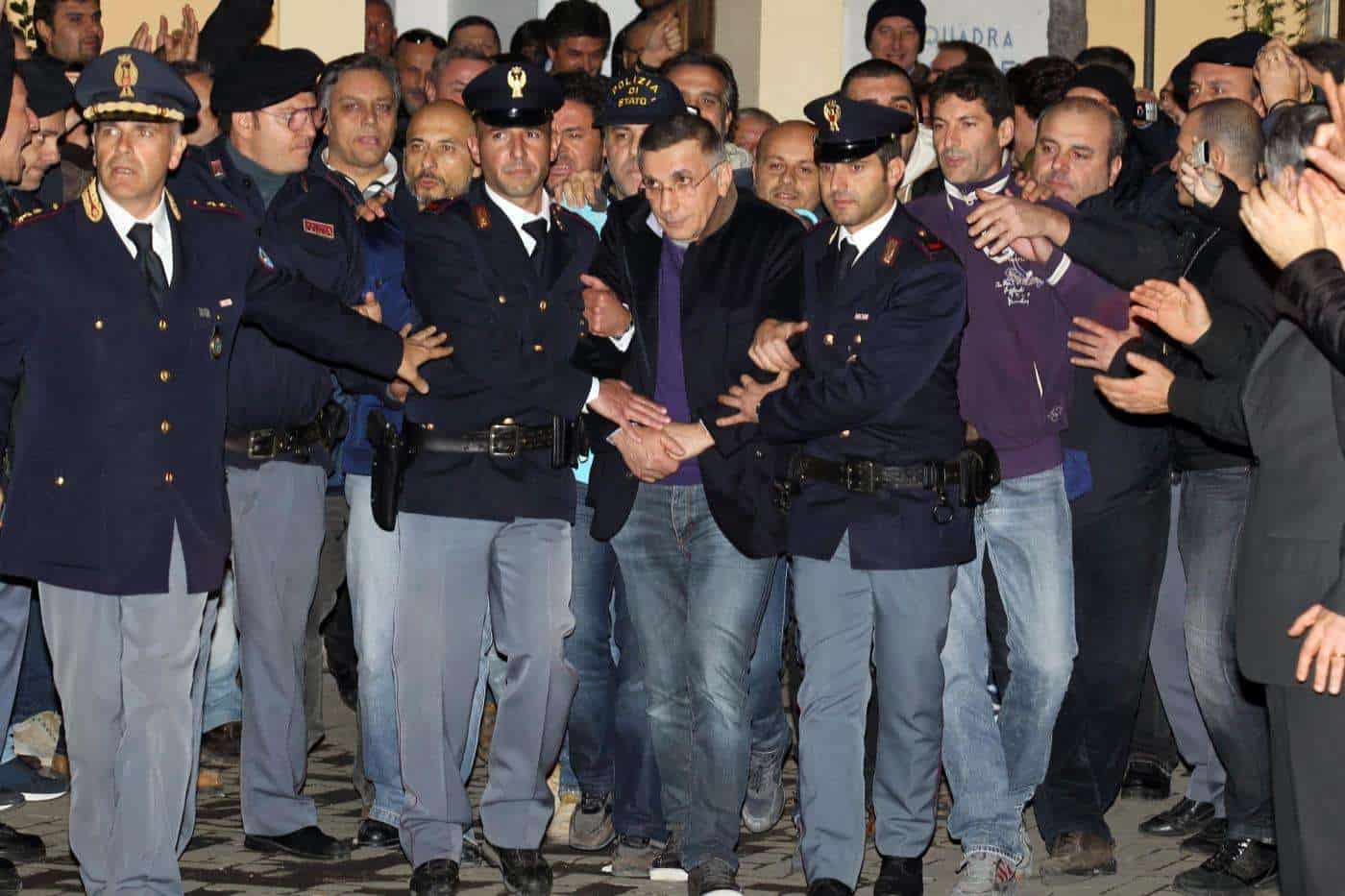 Abbattuta la villa-bunker del boss di Camorra Michele Zagaria