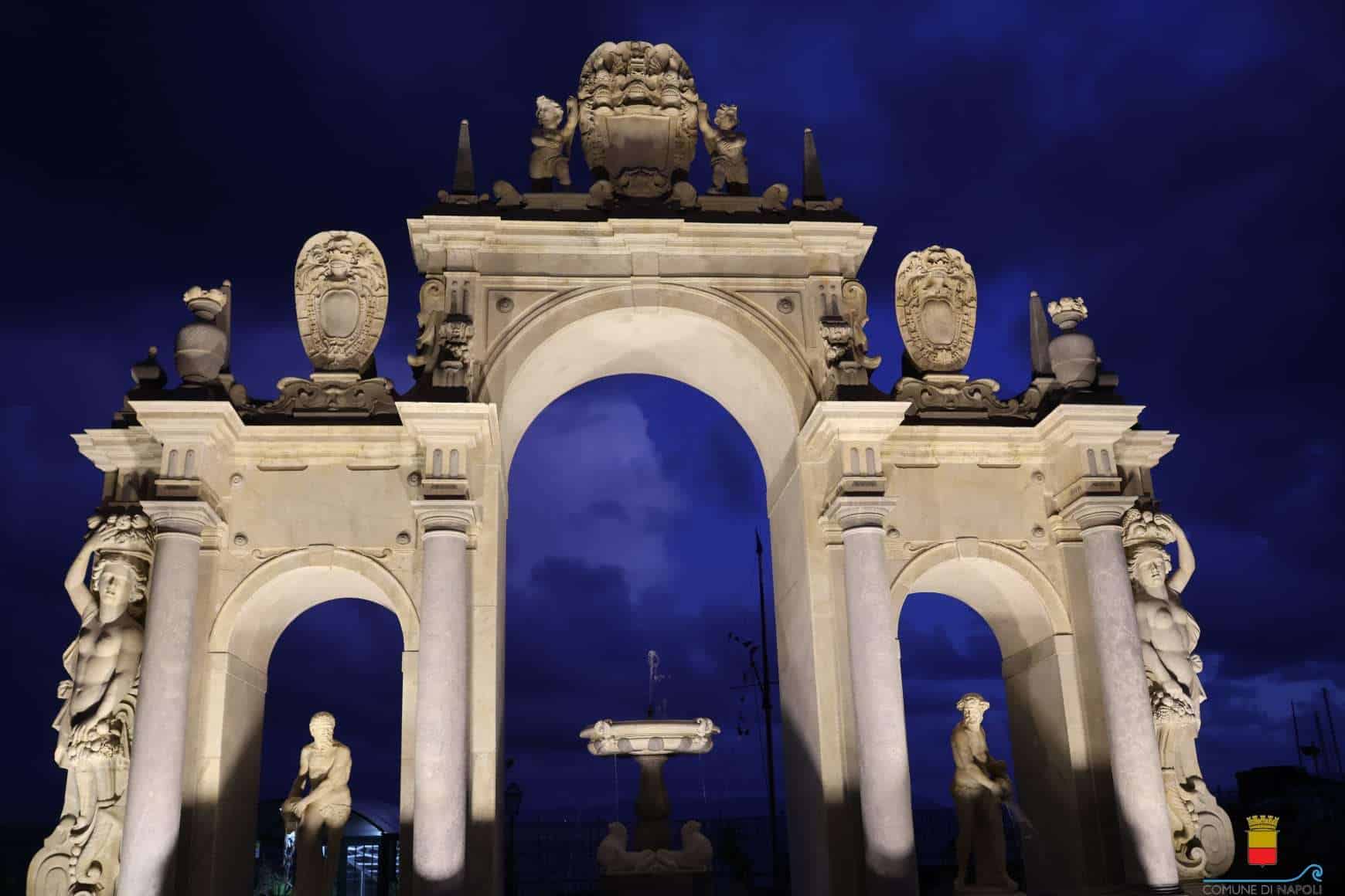 Napoli, la Fontana del Gigante torna ad illuminarsi