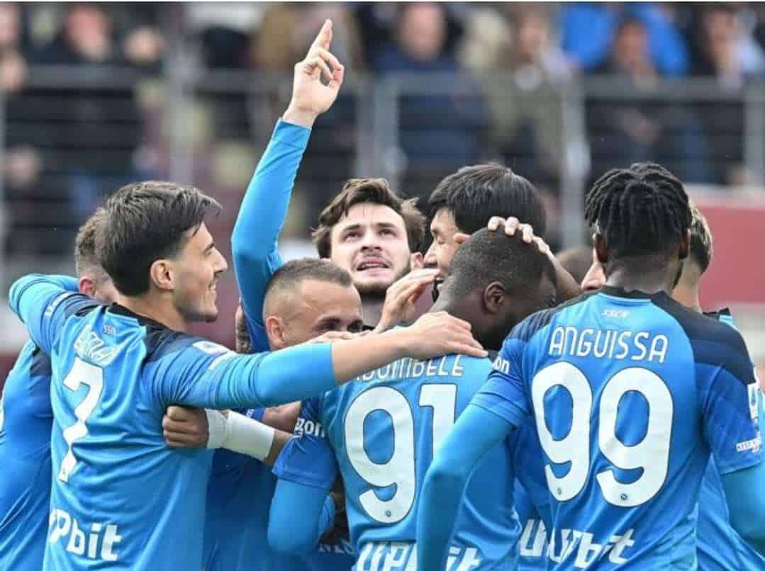 Poker del Napoli al Torino in un Olimpico vestito d'azzurro