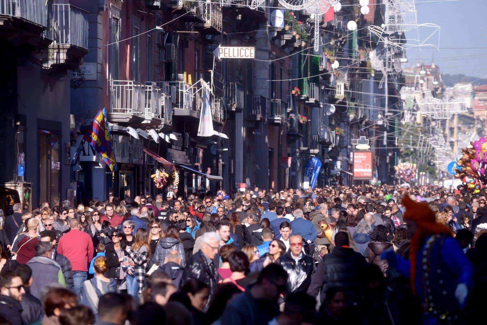 Pasqua, record di turisti (e di prezzi) a Napoli