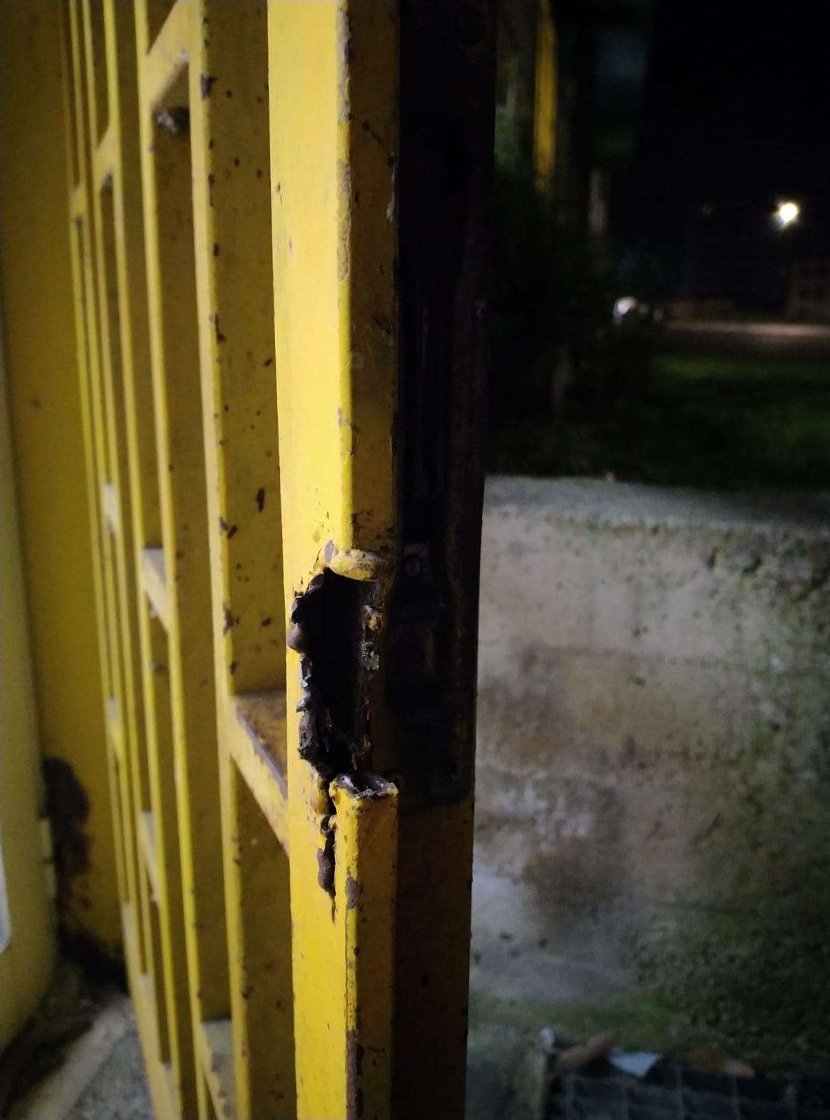 Furto al Mammut di Scampia: un altro "sfregio" alla buona civiltà