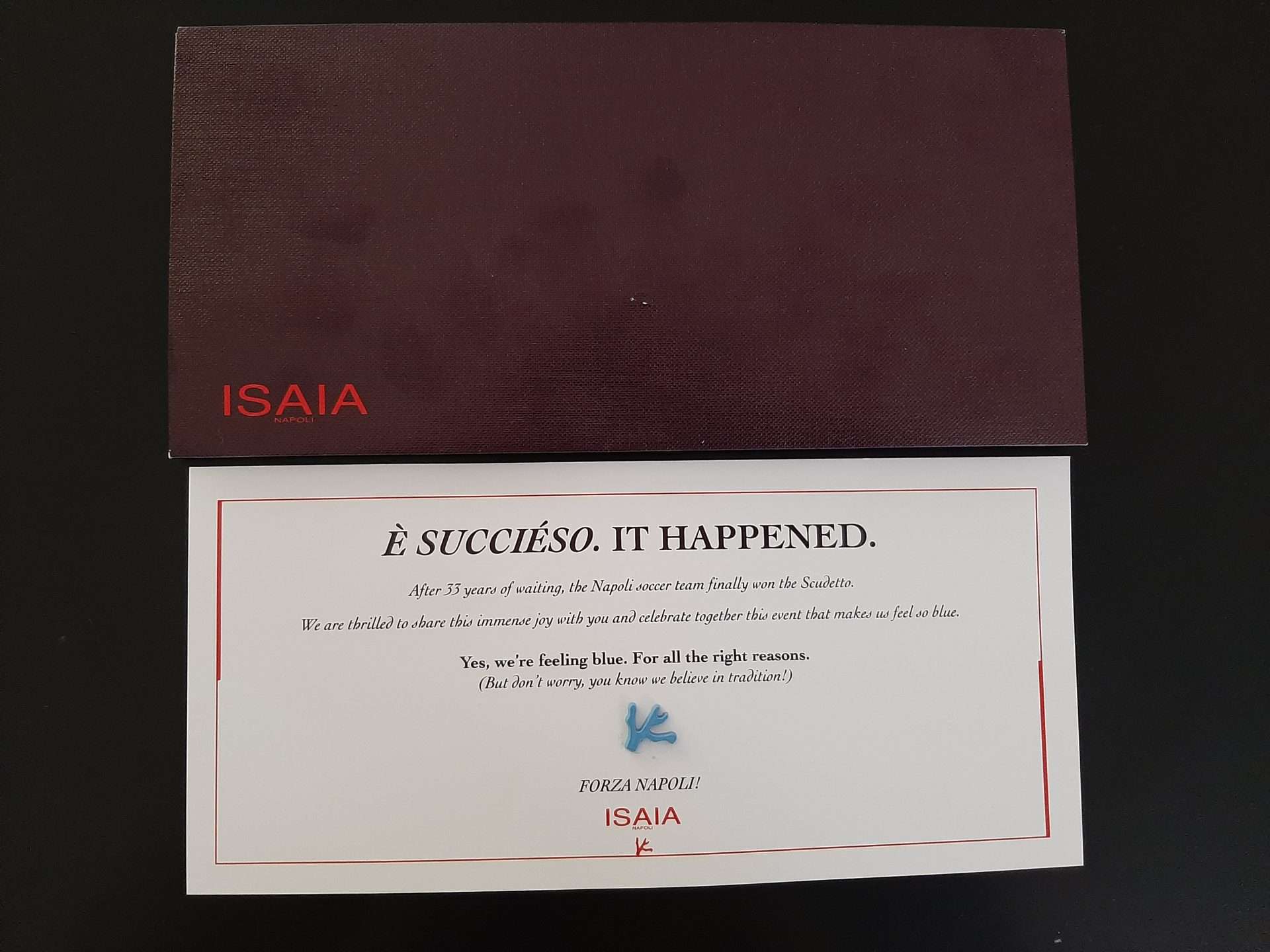 Isaia si veste di azzurro Napoli