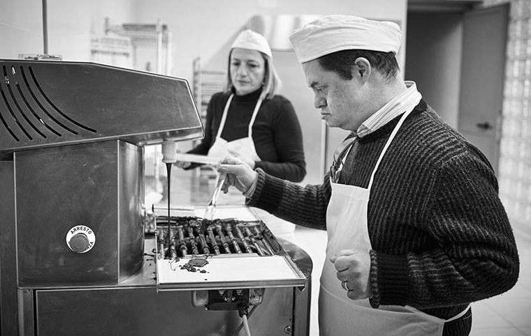 Dulcis in fundo: la cioccolateria di Casal di Principe che impiega ragazzi disabili