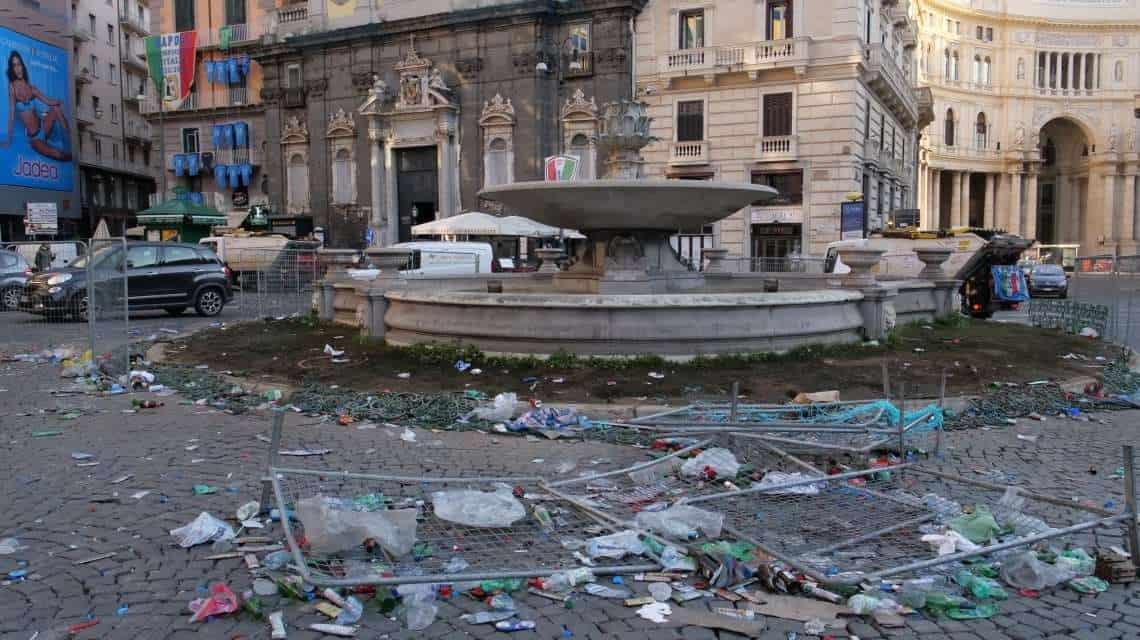 Festa scudetto: danneggiata la Fontana del Carciofo
