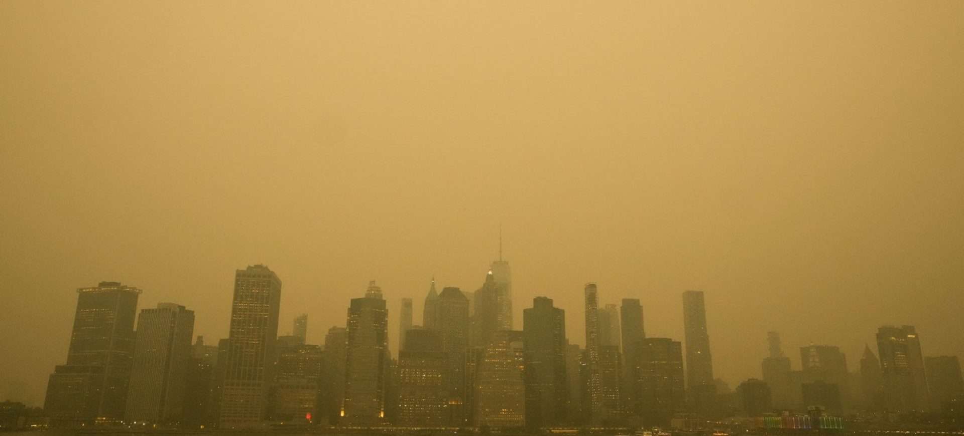 New York avvolta nel fumo: i cambiamenti climatici piegano la grande mela