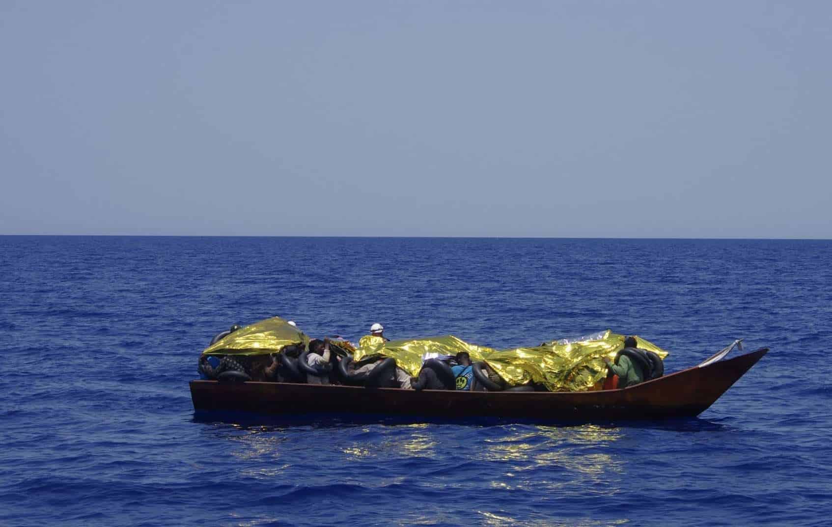 Naufragio al largo di Lampedusa: si contano più di 40 dispersi