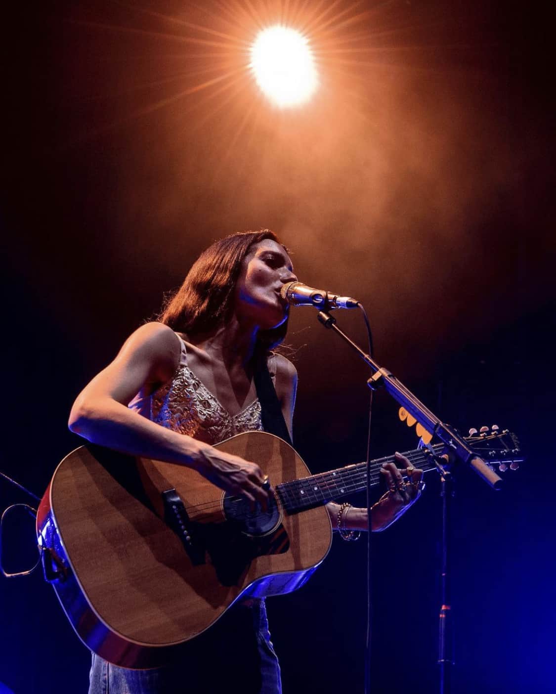 Levante in concerto a Roma: un canto liberatorio per sfatare i tabù sulla depressione post parto