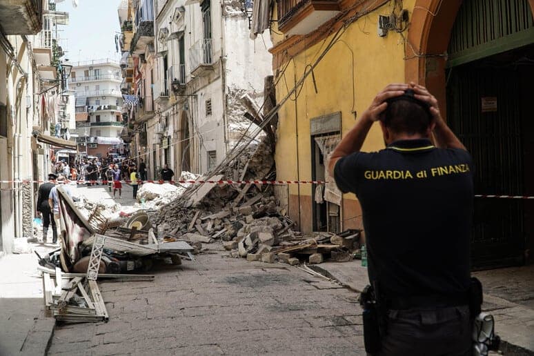 Palazzina crollata a Torre del Greco, ci sono 25 indagati