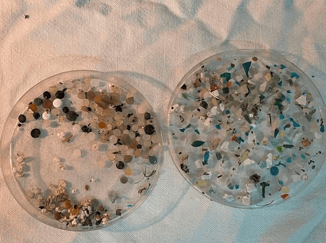 Il Golfo di Napoli è in un mare di microplastiche