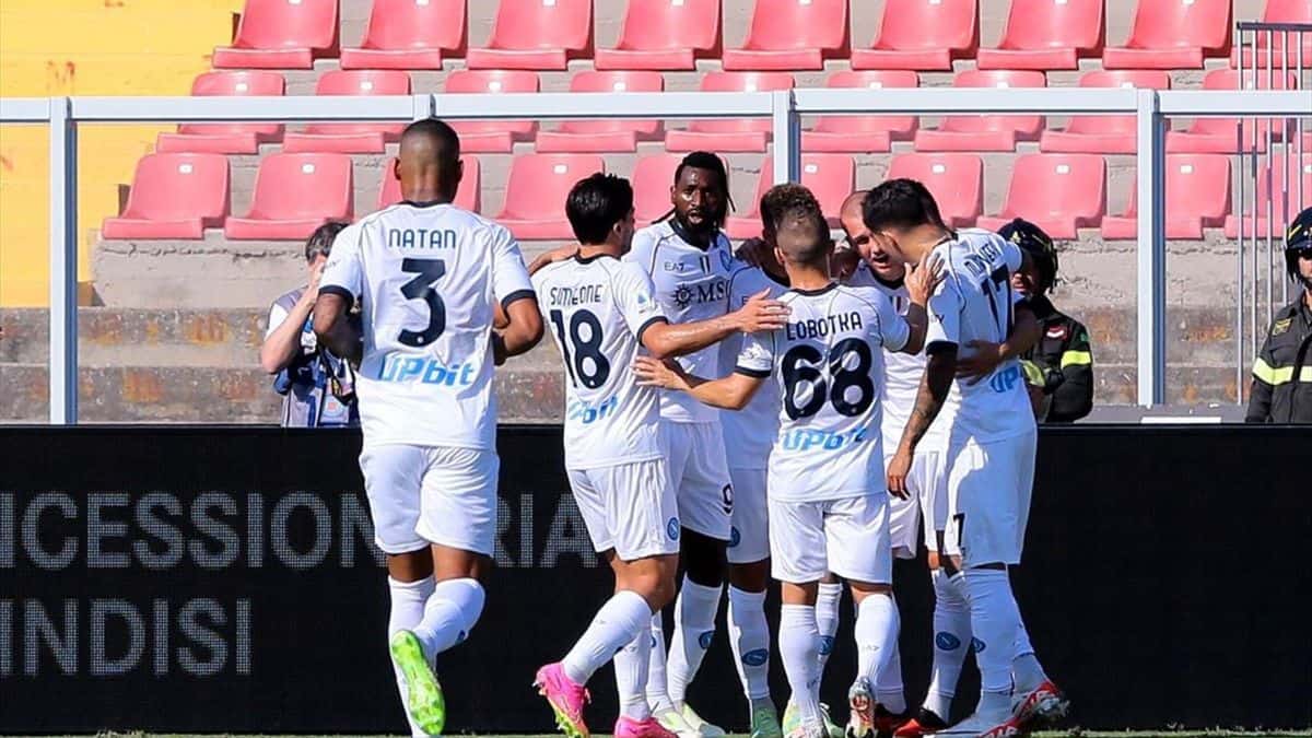 Il Napoli stravince a Lecce e spegne le polemiche