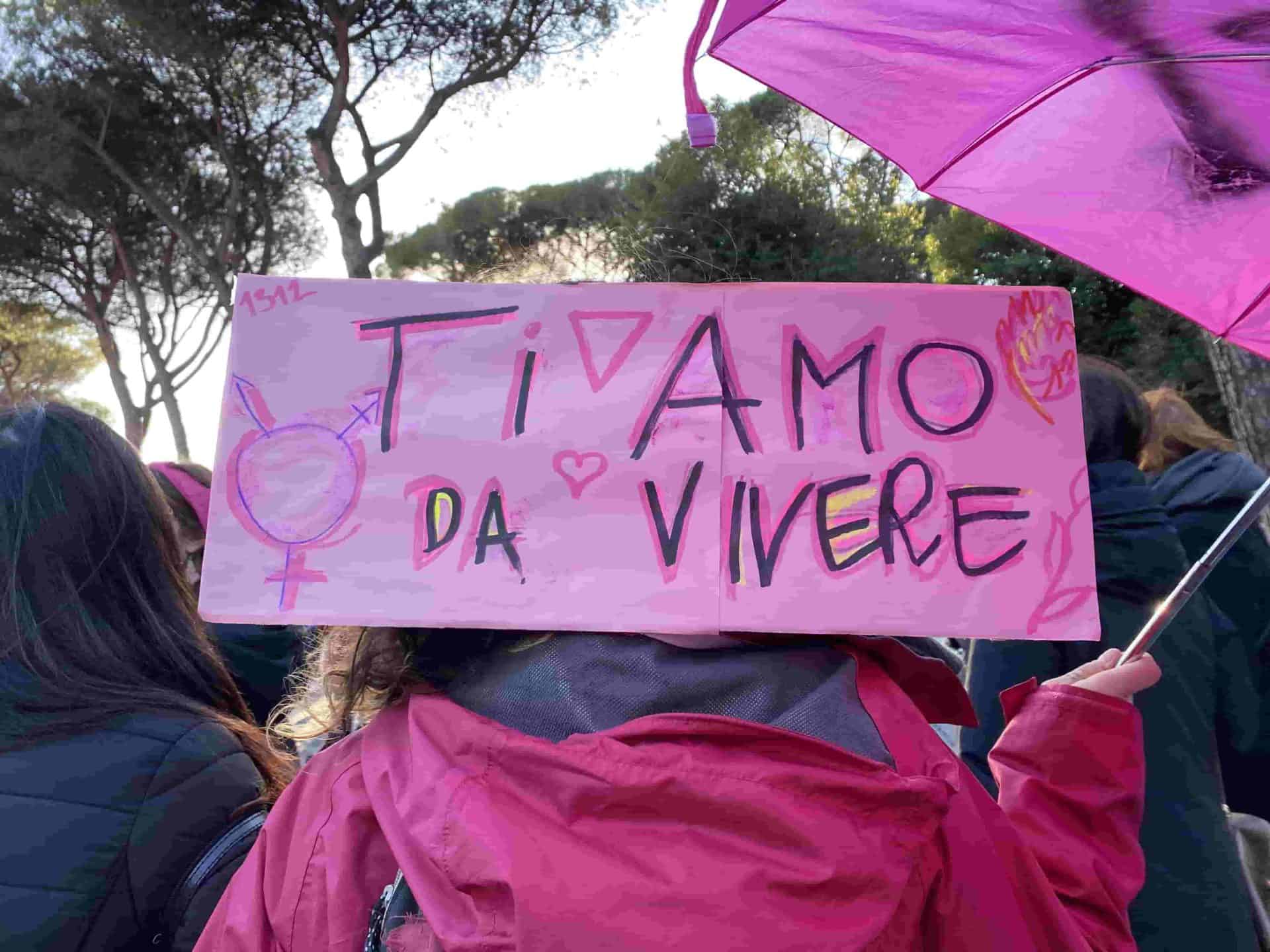 Corteo eliminazione della violenza sulle donne a Roma: il reportage