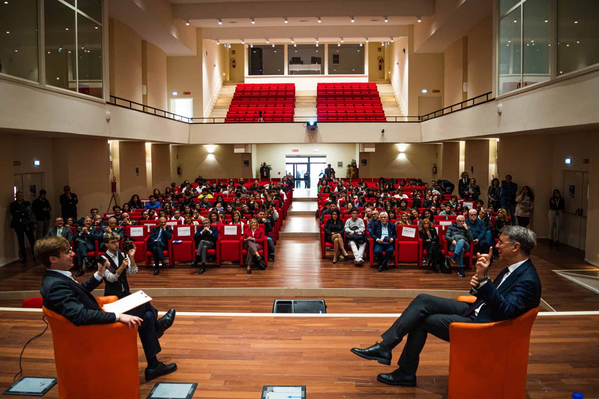 Raffaele Cantone a Caserta con Informare per una giornata di confronto con gli studenti