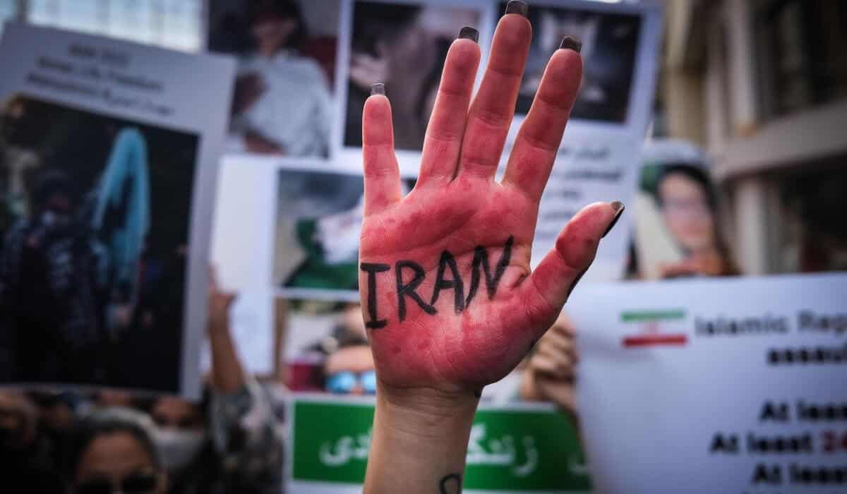 Iran e rivoluzione: le voci di chi ha dedicato la propria vita alla lotta per i diritti
