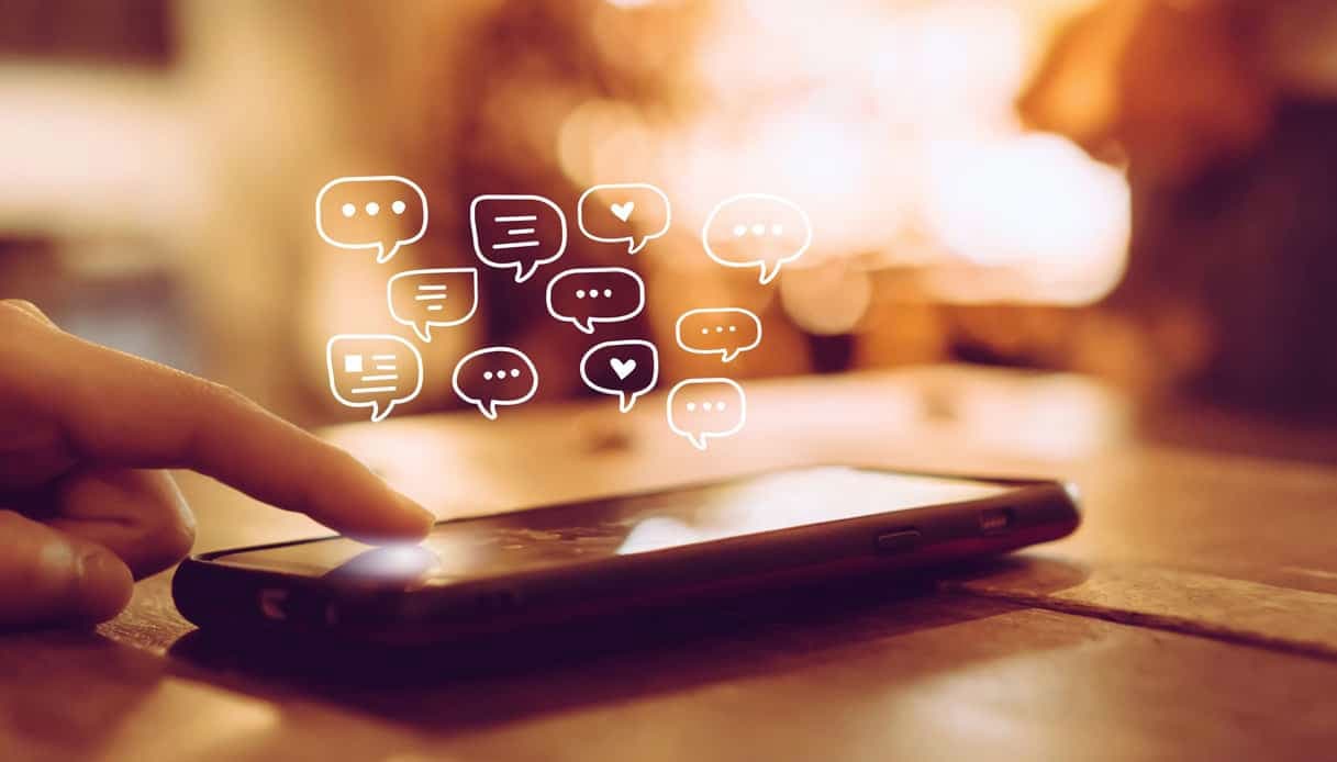 Social media: giusto vietarli ai minori?