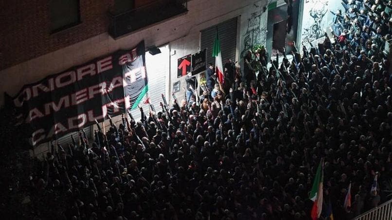 Il saluto romano NON è un pericolo per la democrazia?