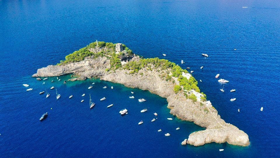 Isola de "Li Galli": scatta il sequestro di opere abusive nel gioiello di Positano