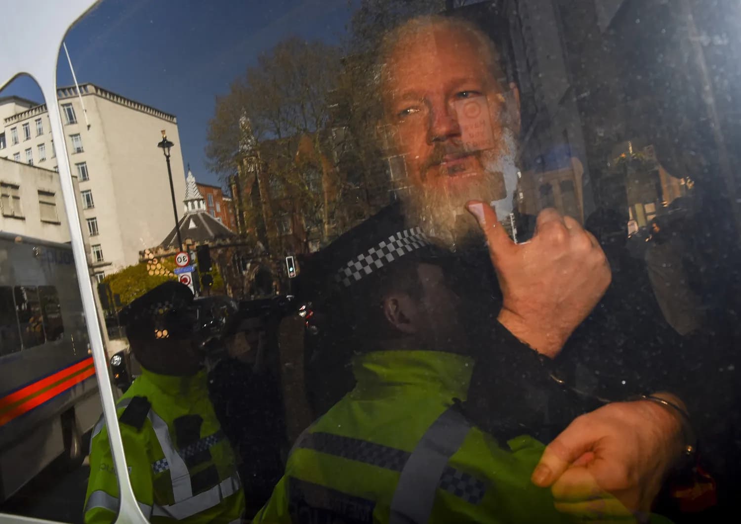 Assange, processo alla libertà: spionaggio o eccessiva propensione alla verità?