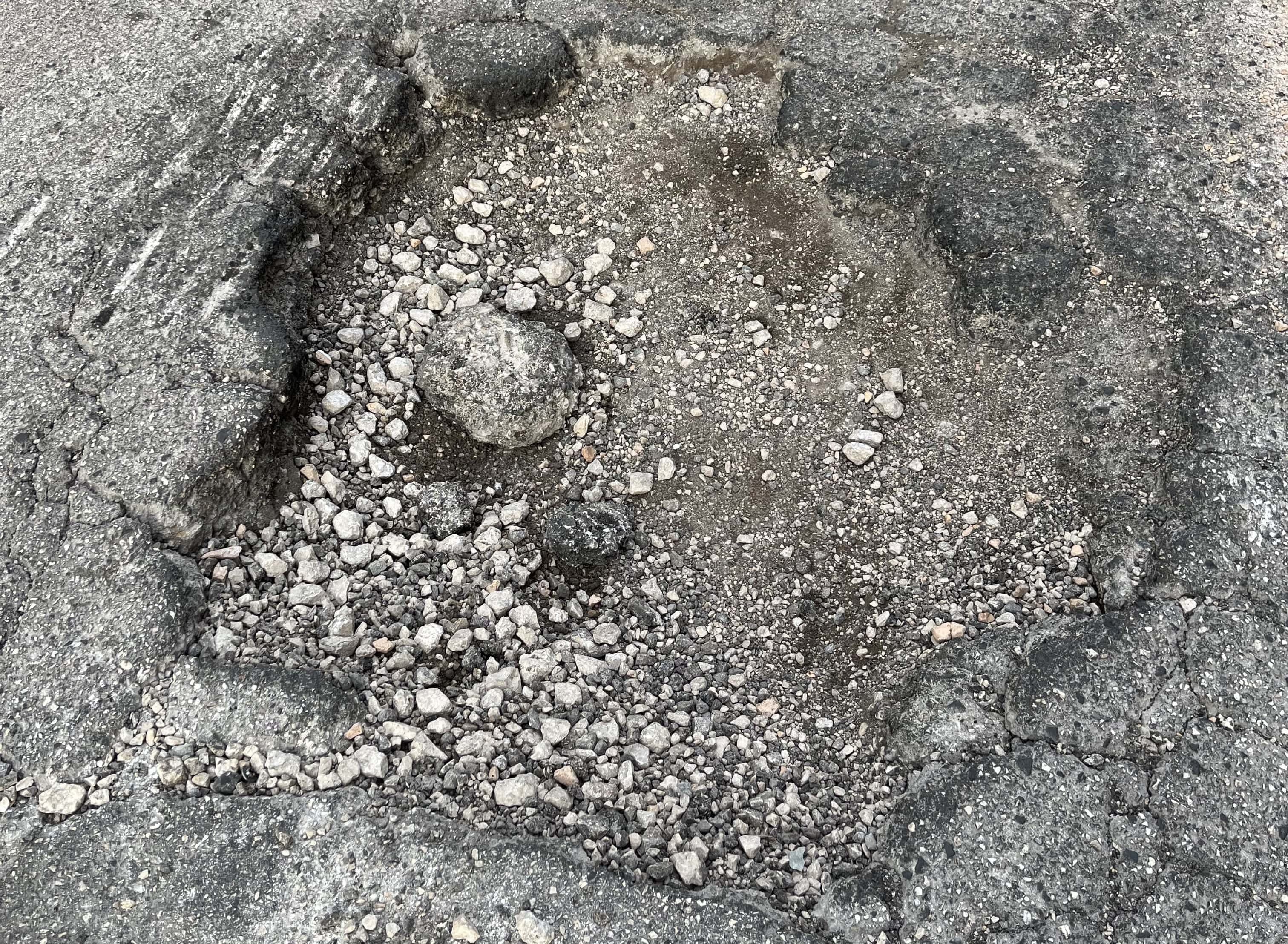 Caserta, problema buche: il Comune annuncia una grande manutenzione delle strade