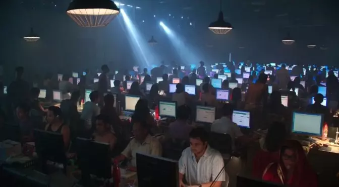 Follower e visualizzazioni da capogiro: l'inganno delle "click farm"