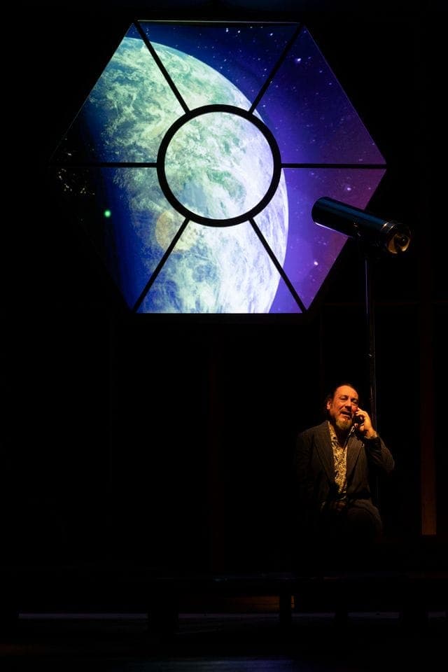 Teatro e cinema: se giochiamo al ribasso, l'IA prende il sopravvento