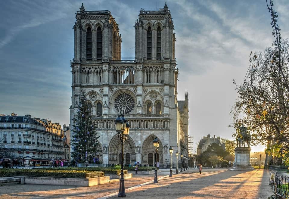 Macron conferma: Notre Dame de Paris riapre per l’8 Dicembre