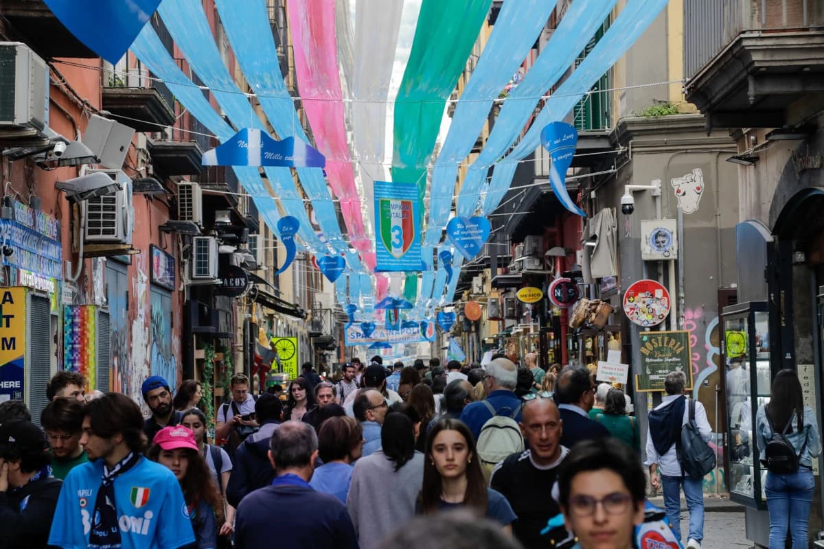 Napoli nella top 10 per affluenza di turisti: ma è tutto oro quello che luccica?