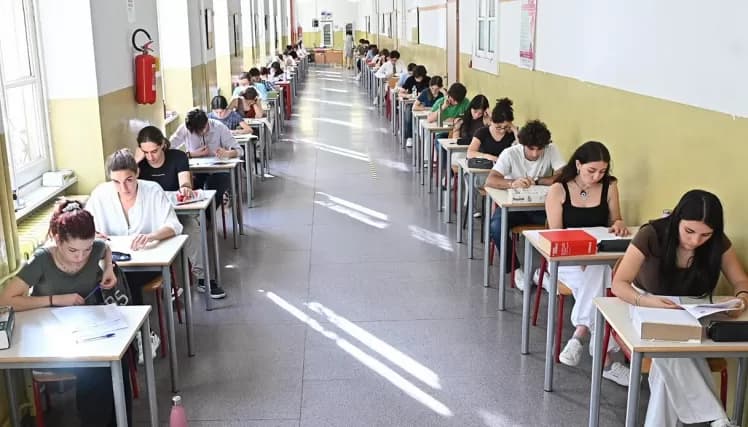 L'esame di maturità: un rito di passaggio nel cuore della società italiana