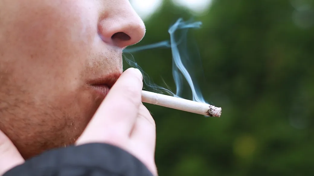 Venti minuti di vita persi per ogni sigaretta fumata: smettere è l'unica soluzione