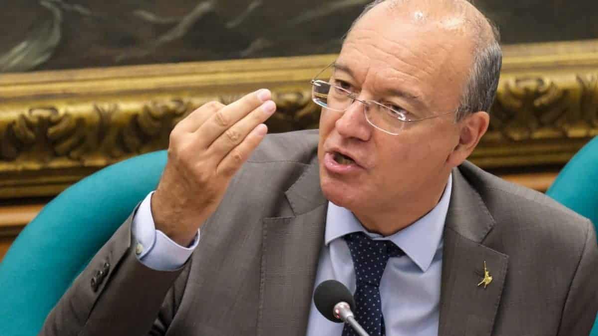 Pro e contro dello studio del latino nelle scuole