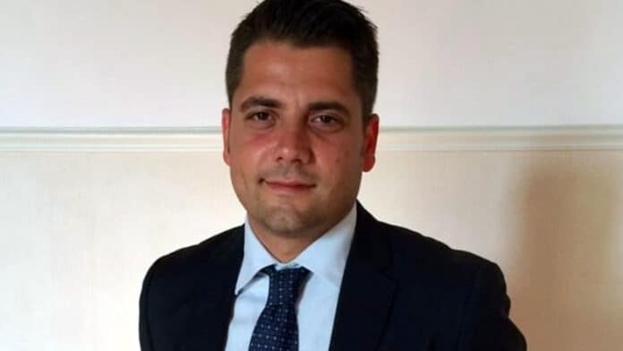 Il tesoriere del PD Campania è indagato per immigrazione clandestina